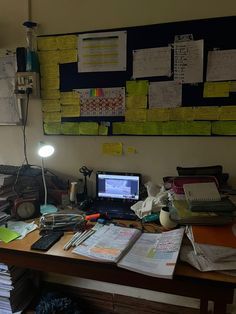 Desk Organization For Students, Table Study Aesthetic, Messy Study Table Aesthetic, Messy Study Aesthetic, Messy Studying, Messy Study Table, Messy Desk Aesthetic, Life Is A Simulation, Messy Table