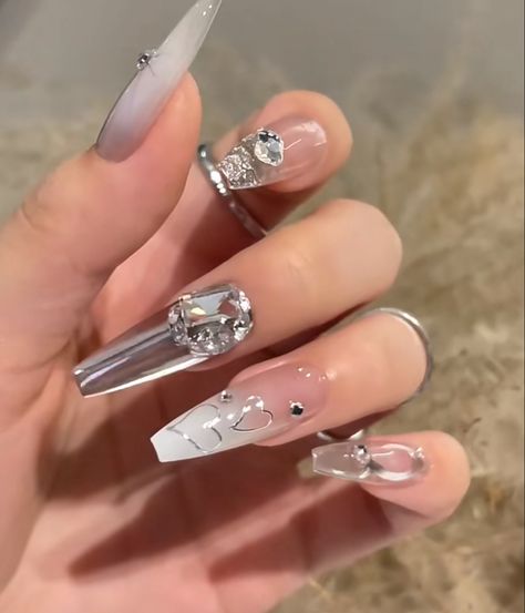 Chrome Nails With Rhinestones, Nail Jewels, Nail Art Rhinestones, Gem Nails, Diamond Glitter, Silver Nails, Metal Heart, Nail Charms, Fall Nail Designs