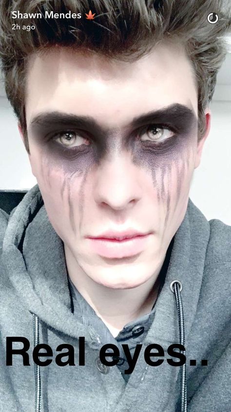 Hallowen Schminke, Guys Halloween Makeup, Mens Halloween Makeup, Maquillage Halloween Simple, Demon Makeup, Halloween Hombre, Halloween Make-up Looks, Halloweenský Makeup, Vampire Makeup