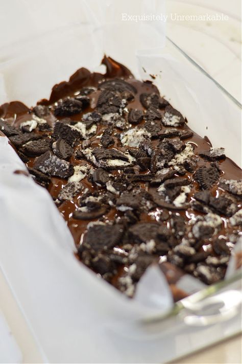 If you're a big fan of Oreo dessert recipes, you have to try this milk chocolate Oreo cookie bark recipe.  Amazing double chocolate taste and super easy to make. Oreo Blizzard Recipe, Oreo Bark Recipe, Oreo Cookie Bark, Cookie Bark, Oreo Bark, Oreo Milk, Oreo Dessert Recipes, Oreo Chocolate, Candy Bark