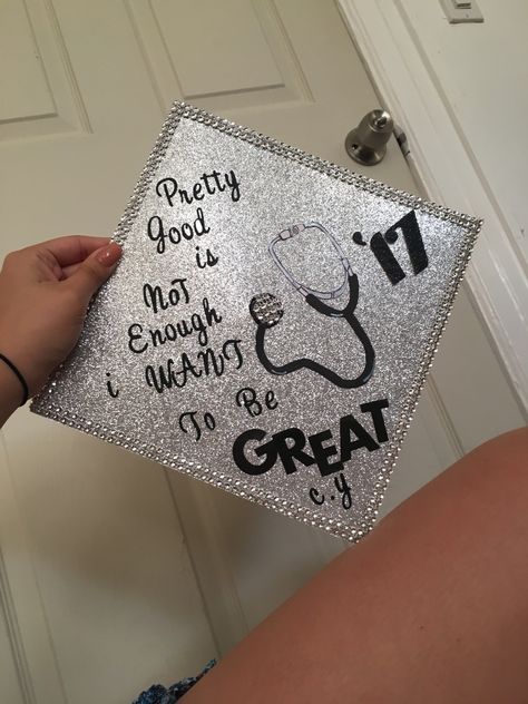 "Pretty Good is Not Enough I want to be Great" -Christina Yang , Greys Anatomy Graduation Cap Decoration Senior Cap Ideas, Diy Graduation Decorations, Creative Graduation Caps, Christina Yang, Nurse Graduation Cap, College Grad Cap Ideas, Grad Cap Decorated, Graduation Cap Decoration Diy, Gray's Anatomy