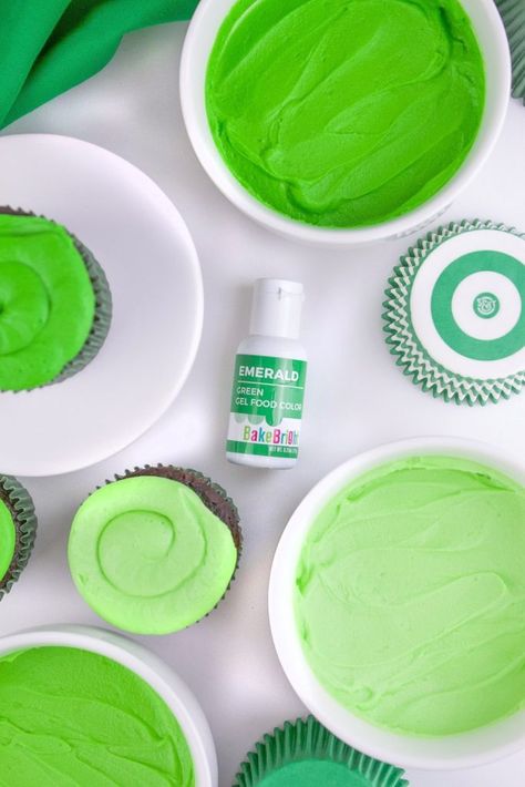 Food coloring gels are perfect for achieving deep and saturated colors in cakes, cookies, and other sweet treats. Unlike liquid food colorings, gels won't alter the texture of your batter or icing, ensuring perfect results every time. Liquid Food, Green Food, Green Food Coloring, Gel Food Coloring, Baking Cake, Cupcake Liners, Cake Batter, Xanthan Gum, Royal Icing