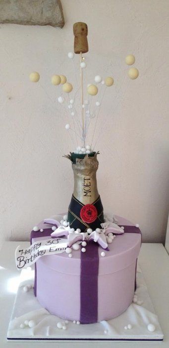 Exploding champagne bottle cake - CakesDecor Birthday Cake 18th Girl, Champagne Bottle Cake, Wine Bottle Cake, Ideas For Birthday Cake, Champagne Birthday, 40th Cake, Champagne Cake, Bottle Cake, Gravity Cake