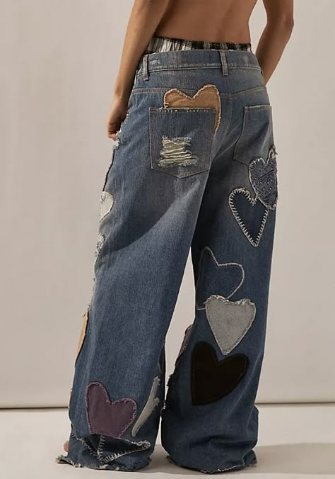 Custom Jeans Diy, Painted Clothes Diy, Heart Applique, Upcycle Clothes Diy, Diy Vetement, Diy Clothes Design, Custom Jeans, Diy Fashion Clothing, Painted Jeans