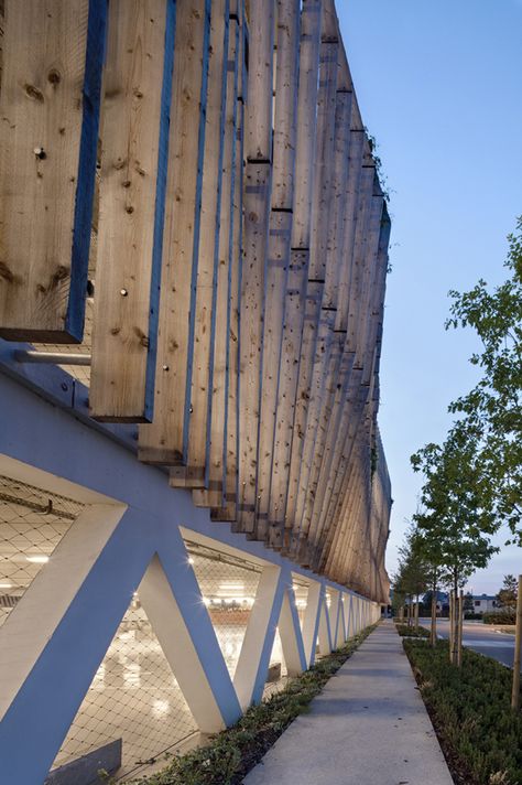 Parking in Soissons / Jacques Ferrier Architectures Car Park Design, Architecture Cool, Parking Building, Wood Facade, Timber Architecture, Wood Architecture, Concrete Structure, Parking Design, Building Facade