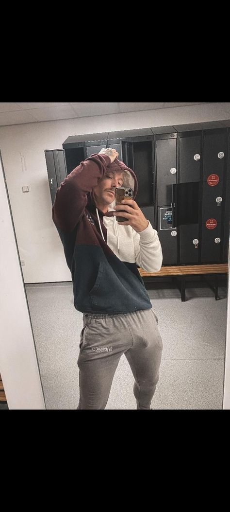 Grey Sweatpants Mens Aesthetic, Gray Nike Sweatpants Outfit, Outfits With Gray Sweatpants, Nike Sweatpants Outfit Men, Gray Sweatpants Outfit Men, Grey Nike Sweatpants Outfits, Grey Sweatpants Outfit Men, Nike Sweatpants Outfit, Sweatpants Outfit Men