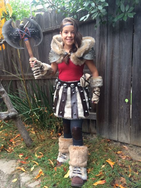 Shield Maiden Costume Kids, Girls Viking Costume Diy, Viking Costume Diy, Viking Costume Female Diy, Vikings Costume Diy, Astrid Cosplay, Medieval Attire, Diy Girls Costumes, Viking Party