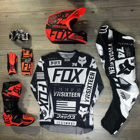 Motocross Outfits, Dirt Bike Riding Gear, Helmets Design, Dirt Bike Riding, Dirt Bike Helmets, Dirt Bike Gear, Bike Outfits, Motocross Gear, Dirt Bike Racing