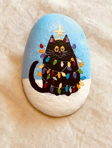 Christmas Pebble Art, Aesthetic Art Anime, Arte Aesthetic, Diy Rock Art, Painted Rocks Craft, Christmas Rock, Painted Rocks Diy, Beautiful Peacock, Rock Painting Ideas Easy