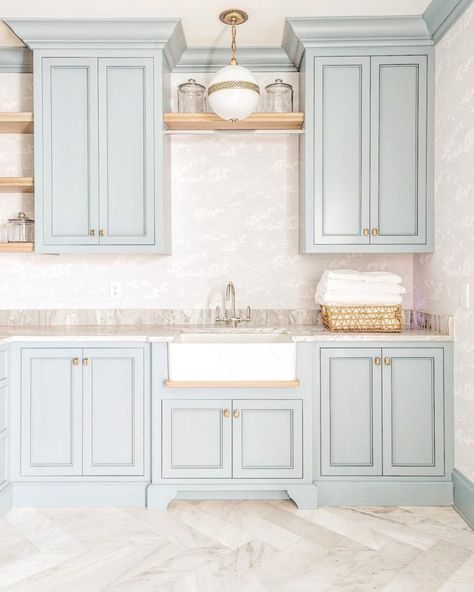 One-Of-A-Kind Classic Interiors - Decoholic Blue Laundry Rooms, Серая Кухня, Laundry Room Inspiration, Blue Cabinets, Laundry Mud Room, Laundry Room Makeover, Blue Kitchens, Laundry Room Design, Laundry Room Decor