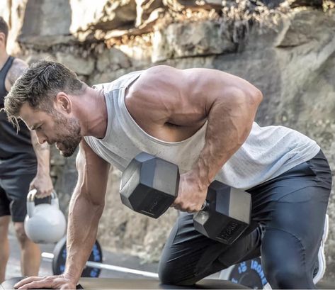 Chris Hemsworth Body, Chris Hemsworth Workout, Chris Hemsworth Shirtless, Best Bodybuilder, Hemsworth Brothers, Chris Hemsworth Thor, James Mcavoy, Muscular Men, Hot Actors