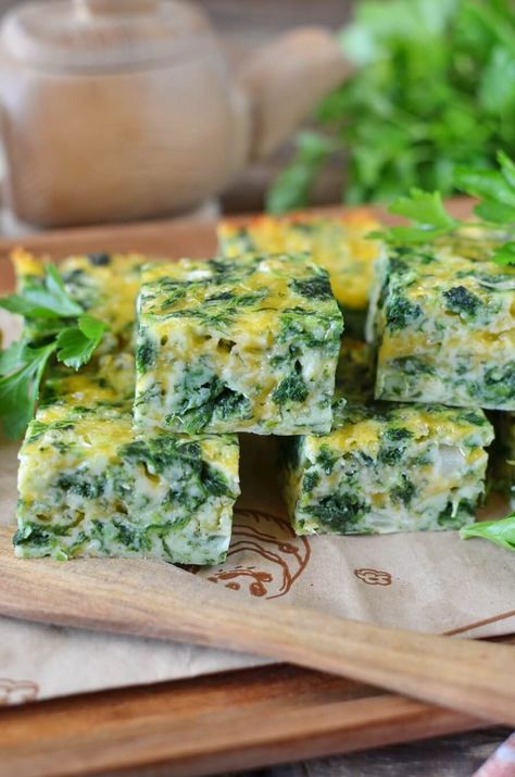 Spinach Squares Recipe, Spinach Squares, Cheese Squares, Restaurant Appetizers, Dip Recipes Appetizers, Spinach Cheese, Party Snack Food, Square Recipes, Easy Banana Bread Recipe