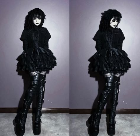 Gothic Outfit Reference, Goth J Fashion, Vkei Outfits Fem, Different Kinds Of Goth, Vkei Outfits Ideas, Vkei Fashion Aesthetic, Visual Kei Style, Vkei Outfits Female, Gothic Princess Aesthetic