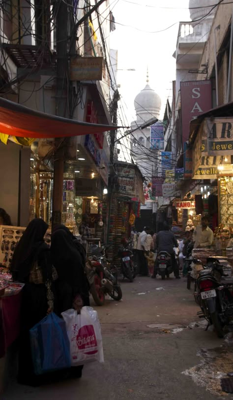 Pakistan Bazaar, Bazaar Aesthetic, Alley Aesthetic, Androon Lahore, Indian Bazaar, Game Landscape, Pakistan Aesthetic, Laal Ishq, Market Photography