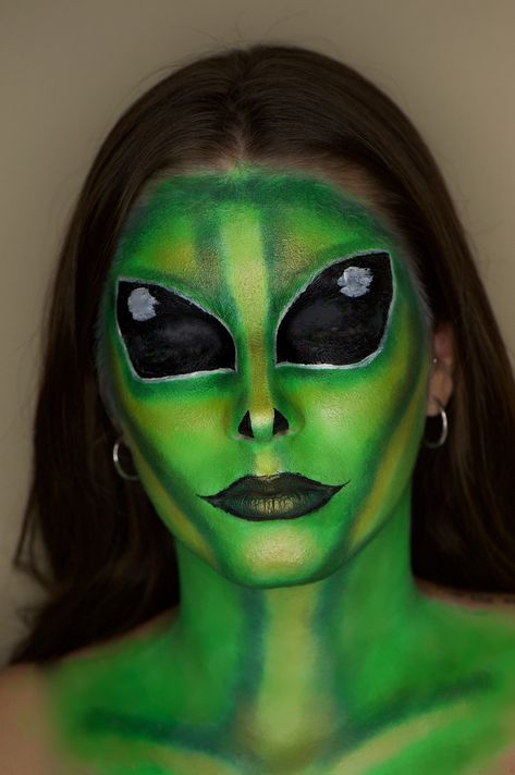 Male Alien Costume, Alien Face Makeup, Alien Makeup Easy, Green Alien Makeup, Space Theme Costume, Fun Brownies, Alien Face Paint, Alien Halloween Makeup, Alien Make-up