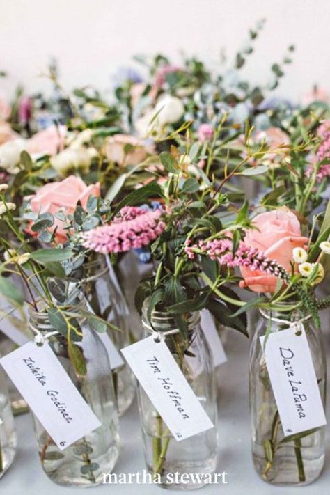 Wedding Favors For Guests Summer, Flower Wedding Favors For Guests, Floral Party Favor Ideas, Flower Bouquet Favors, Flower Favors Wedding, Make Your Own Bouquet Party Favor, Flower Favors Ideas, Creative Wedding Gifts For Guests, Floral Bridal Shower Favors