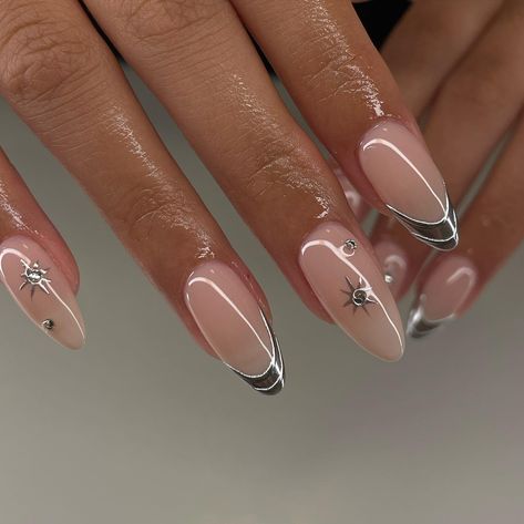 Some close up shots😍😍 #nails #gelx #chromenails #gelxnails #nailtech #nailinspo #naildesigns June Nails, Graduation Nails, Finger Tips, Elegant Nails, Pretty Acrylic Nails, Nails Inspo, Chrome Nails, Cute Acrylic Nails, Nail Tech