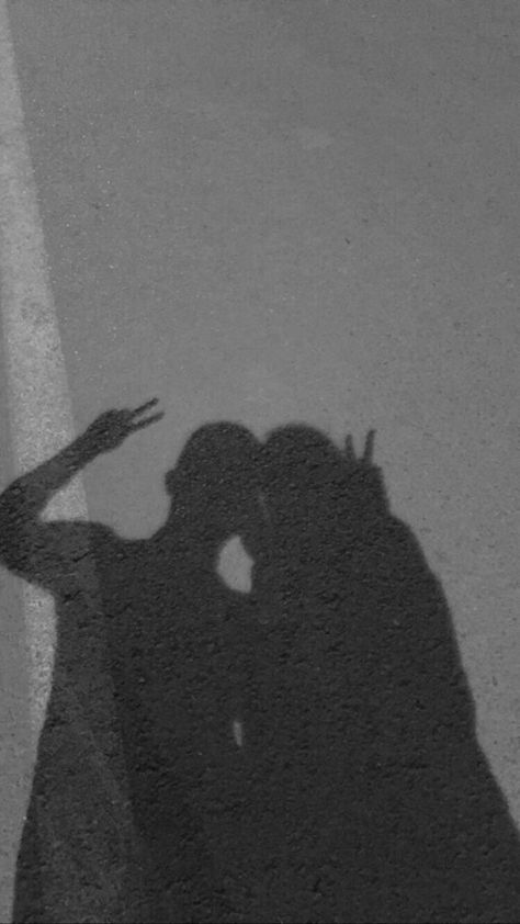 Couple Shadow, Photos Bff, Dp Whatsapp, Image Couple, Girl Shadow, Blurry Pictures, Bf Picture, Cool Boy Image, Photoshop Pics