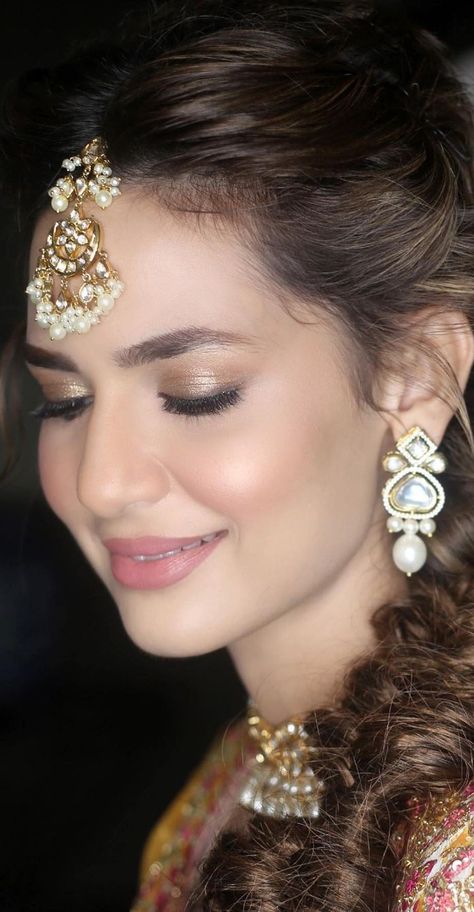 Soft Pink Makeup Looks Indian, Makeup With Yellow Suit, Mehendi Makeup Looks Simple, Subtle Bridal Makeup Indian, Soft Party Makeup Look Pakistani, Simple Engagement Makeup Indian, Makeup Looks Indian Skin, Punjabi Makeup Looks, Subtle Makeup Looks Indian