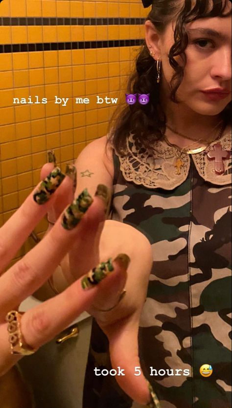 Enya Umanzor, Nail Piercing, Short Nails, Pretty Nails, Mom And Dad, Nail Inspo, Hair And Nails, Pretty People, Nail Colors