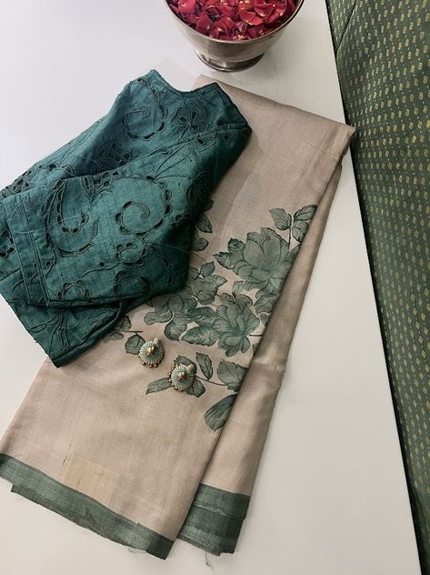 A beige Tussar handloom saree with buttercup floral handprints in a pleasing Russian green hue. The ensemble is elegantly complemented by a Russian green blouse and palla featuring a coordinated border. This combination exudes a sophisticated and harmonious charm, making it a timeless choice for various occasions. It is seen paired here with heather kale blouse and a terracotta jhumka. Blouse Design For Cotton Saree, Saree Blouses, Blouse Designs For Saree, Cotton Blouse Pattern, Green Blouse Designs, Kerala Saree Blouse Designs, Formal Saree, New Saree Designs, Cotton Blouse Design