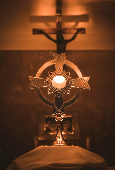 Holy Hour, Holy Eucharist, Catholic Wallpaper, Fulton Sheen, Eucharistic Adoration, Catholic Pictures, Jesus And Mary Pictures, Jesus Photo, Catholic Images