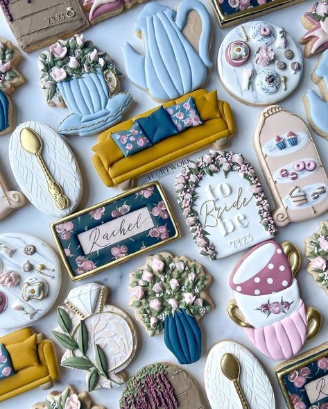 Bridgerton Cookies Decorated, Bridgerton Sugar Cookies, Bridgerton Cookies, Vintage Decorated Cookies, Vintage Royal Icing Cookies, Tea Party Sugar Cookies Royal Icing, Victorian Cookies Decorated, Blue Floral Cookies Decorated, Fondant Biscuits