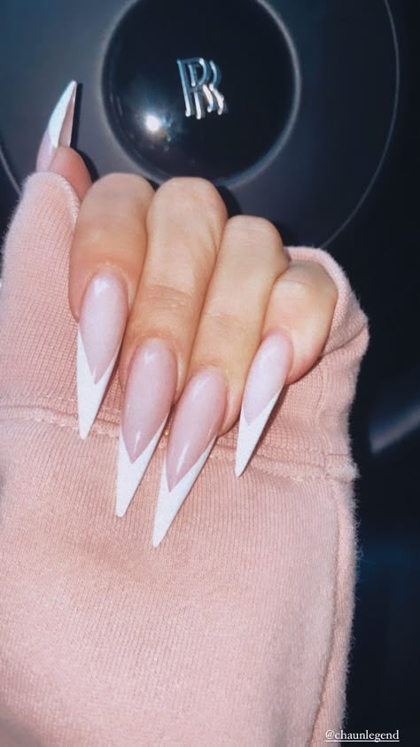 Kardashian Brasil on Twitter: "Khloé Kardashian via Instagram Stories.… " Khloe Kardashian Nails, Kardashian Nails, White Stiletto Nails, Acrylic Nails Stiletto, Stilleto Nails Designs, Khloé Kardashian, Stiletto Nails Designs, Nail Jewelry, Fire Nails