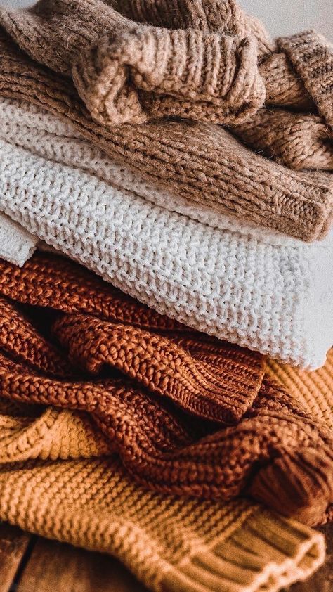 Flannel Aesthetic Wallpaper, Instagram Blogger, Cozy Aesthetic, Fall Inspo, All Time Low, Fall Feels, Fall Aesthetic, Autumn Cozy, Autumn Aesthetic