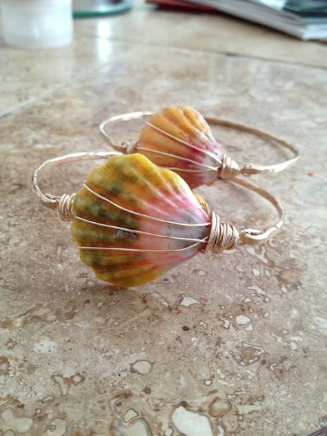 1000+ images about the mermaid's purse on Pinterest | Shells, Fork ... Homemade Shell Jewelry, Sea Shell Jewelry Diy, Easy To Make Jewelry, Shell Bangles, Seashell Jewelry Diy, Shells Jewelry, Sea Shell Jewelry, Sunrise Shell, Shell Jewellery