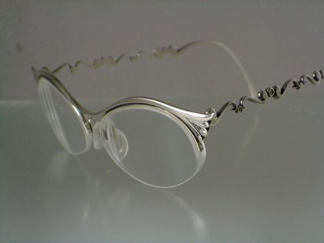 Sterling silver and diamonds glasses by Jo Haemer Unique Glasses Frames, Glasses Inspiration, Fancy Glasses, Unique Glasses, Cute Glasses, Fashion Eye Glasses, Pretty Jewellery, Glasses Fashion, Eye Glasses