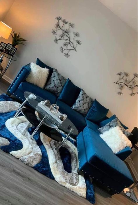 Royal Blue Grey And White Living Room, Grey And Royal Blue Living Room, Royal Blue And Grey Living Room, Black And Blue Living Room Decor, Blue And Silver Living Room Ideas, Royal Blue Couch Living Room Ideas, Blue And Black Living Room, Tufted Couch Living Room, Dark Blue Living Room Decor