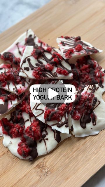 Amanda Nighbert, Registered Dietitian on Instagram: "Let me save you alot of money and alot of calories! Make this Tru Fru dupe! 1 container of @oikos vanilla 20g yogurt 1/2 cup mashed raspberries 20 dark chocolate chips, melted Spread yogurt on parchment paper Layer raspberries Then drizzle with melted chocolate Sprinkle a little sea salt at the end Freeze for a few hours then enjoy! The whole recipe is: 266 calories 10g fat 25g carbs 5g fiber 21g protein Be sure to save this recipe for later!" Tru Fru Recipe, Tru Fru Raspberries Recipe, Homemade Tru Fru, Amanda Nighbert Recipes, Dessert Bark, Keto Bark, Tru Fru, Amanda Nighbert, High Protein Yogurt