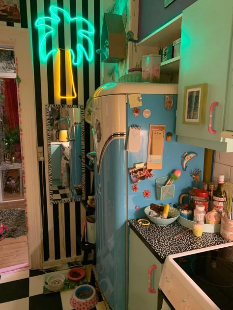 Electric Kitchen Design, Apartment Aesthetic Funky, Trippy Kitchen, Weird Apartment, Y2k Kitchen, Funky Kitchen Decor, Funky Apartment, Maximalist House, Kitchen Funky