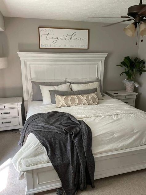 Light Grey Furniture Bedroom, White Bedroom Furniture Wall Color Ideas, Husband And Wife Bedroom Ideas, White Farmhouse Bedroom, Art Decor Ideas, Bedroom Ideas Dark, Prints For Walls, Wall Decorating Ideas, Art For Walls