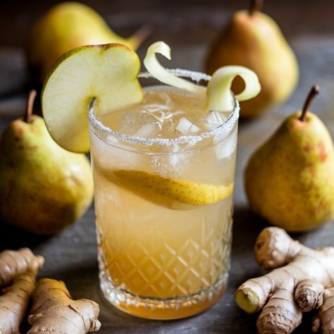 Looking for a fresh cocktail recipe to spice up your weekend? 🍹 Look no further! The Pear & Ginger Smash is a delightful mix of sweet notes and a bit of spice. This unique blend is perfect Pear Ginger Cocktail, Pear Cocktail Recipes, Spiced Pear Cocktail, Fresh Cocktail Recipes, Ginger Cocktail Recipes, Cocktails With Vodka, Easy Holiday Cocktails, Spiced Cocktail, Pear Cocktails