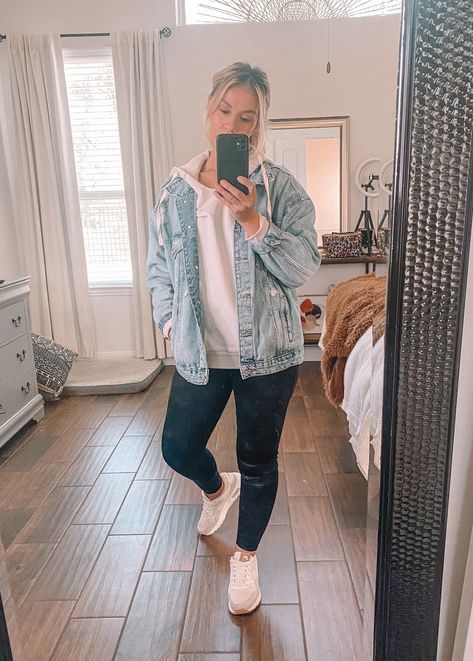 Jean Jacket Airport Outfit, Sweatshirt Jean Jacket Outfit, Sweatshirt And Jean Jacket, T Shirt And Jacket Outfit, Jean Jacket With Sweatshirt, Fleece Lined Jean Jacket Outfit, Leggings With Jean Jacket Outfit, Fleece Jean Jacket Outfit, Jean Jacket And Hoodie Outfit