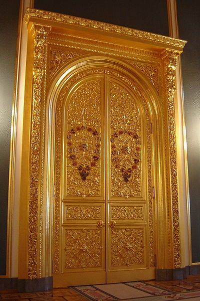 Great Kremlin Palace doors at the Moscow Kremlin, Russia. Russia Kremlin, Dekorasi Maroko, Kremlin Moscow, Kremlin Palace, Pintu Interior, Golden Palace, Golden Door, Moscow Kremlin, Gold Door