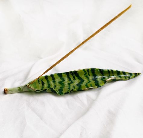 Insence Holder Ideas Clay, Air Dried Clay Projects Ideas, Ceramica Fria Ideas, Polymer Clay Incense Holder, Das Ideas, Clay Plants, Sculpture Art Clay, Air Dry Clay Projects, Clay Diy Projects