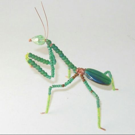 Praying Mantis Beaded Bugs Insects, Wire And Bead Dragonfly, Beaded Praying Mantis, Beaded Bugs How To Make, Beaded Insects Tutorials, Praying Mantis Craft, Beaded Dragonfly Pattern, Bead Pets Pattern Easy, Bead Insects