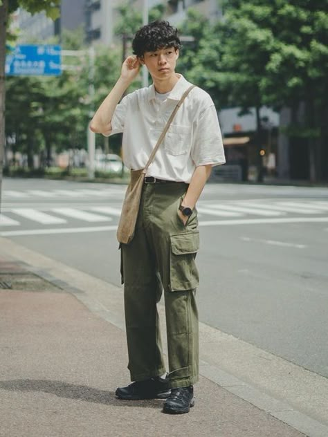 Streetwear Men Outfits Street Fashion, Japanese Street Fashion Men, Outfit Cowok, Men's Workwear, Japanese Workwear, Japanese Mens Fashion, Ropa Upcycling, Cargo Outfit, Cargo Pants For Men