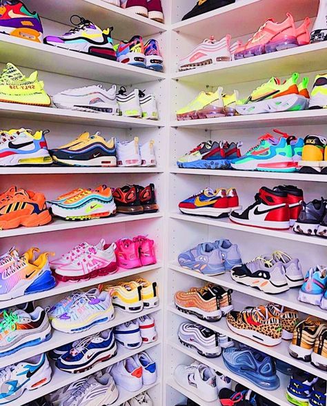 DREAM CLOSET 😍🥵🤧🥴💧 OMG 10K REPUBS👼 | sabrinapompeo Sepatu Air Jordan, Sneaker Closet, Shoe Room, Shoes Wallpaper, Nike Shoes Air Force, Jordan Shoes Girls, Custom Nike Shoes, Shoes Sneakers Jordans, All Nike Shoes