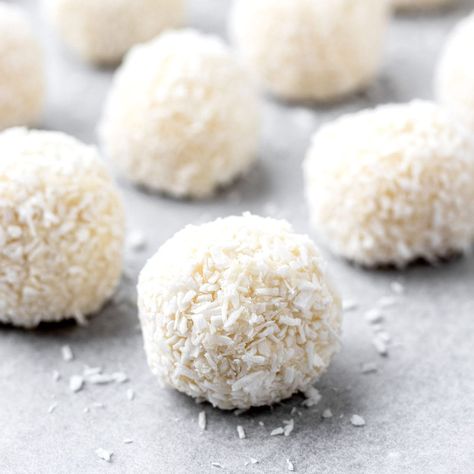 White Chocolate Coconut Truffles {3-ingredients} White Chocolate Coconut Balls, White Chocolate Balls Recipe, White Chocolate Balls, Chocolate Covered Pretzels Christmas, Chocolate Balls Recipe, Chocolate Bark Christmas, White Chocolate Coconut, Cookies And Cream Fudge, Coconut Truffles