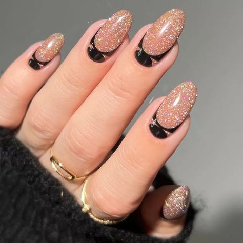 24 Art Deco Nail Ideas That Give Roaring '20s Energy 1920s Nails, Turkey Nail Art, French Nail Ideas, Reverse French Nails, Reverse French Manicure, Classic Nail Designs, Turkey Nails, Reverse French, Fox Nails