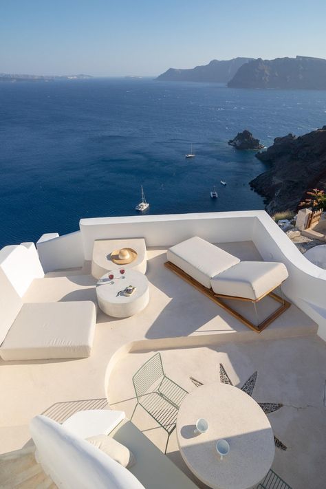 Cave House with Sea View - Oia Santorini Airbnb Santorini Airbnb, Santorini Interior, House With Sea View, Airbnb Greece, Arabic Interior, Arabic Interior Design, Cave Pool, Oia Greece, Oia Santorini Greece