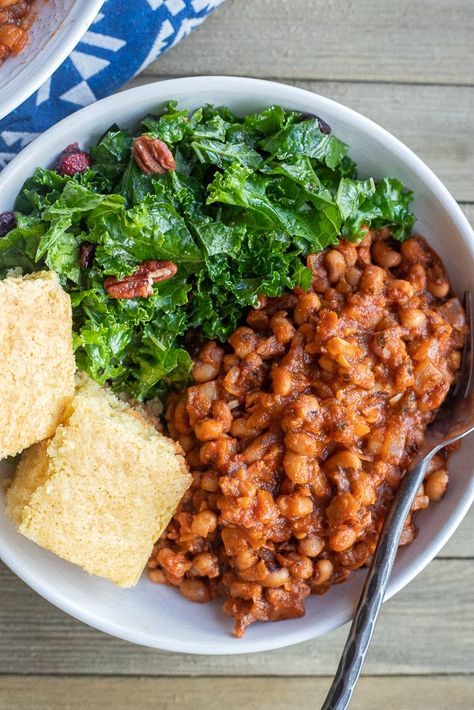 Winter Vegetarian Recipes, Vegan Sloppy Joes, Lucky Food, Bbq Beans, Black Eyed Peas Recipe, Vegan Cornbread, Sauteed Kale, Homemade Bbq, Pea Recipes