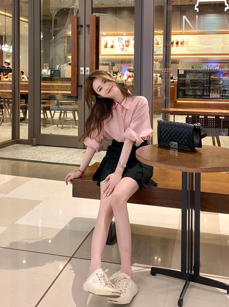 Korean Coffee Shop, Outfit Ngampus, Korean Coffee, Andy Lau, University Girl, Couple Pics For Dp, Tiktok Fashion, Korean Fashion Trends