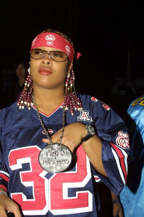 How To Dress Like Your Favorite Female Rapper For Halloween #refinery29 https://www.refinery29.com/en-us/2017/10/175040/rapper-halloween-costumes-hip-hop-women#slide-6 90s Female Rappers Outfits, Nelly Costume Ideas, Rapper Outfits Female Spirit Week, Hip Hop Halloween Costumes, Rapper Costume Female, Rapper Costume Ideas, 80s Rapper Costume, Rapper Outfits Female, Rapper Halloween Costume Girl