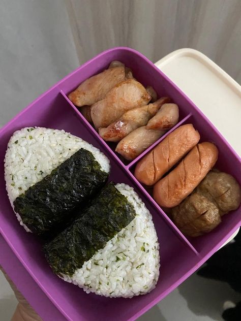 Bekal Aesthetic, Bento Aesthetic, Family Dinner Aesthetic, Lunch Box Aesthetic, Simple Lunch, Healthy Lunch Snacks, Healthy Food Menu, Healthy Food Inspiration, Healthy Food Dishes