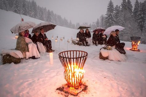 Winter Wedding Blankets, Snow Wedding Ideas, Outside Winter Wedding, Fire Baskets, July 4th Wedding, Candle Lit Ceremony, Outdoor Winter Wedding, Hippie Bride, Winter Fire